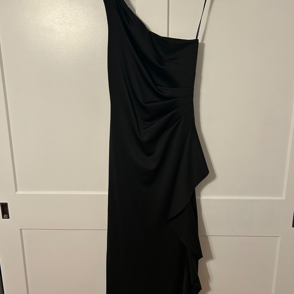 One-Shoulder Black Evening Gown - Picture 2 of 4